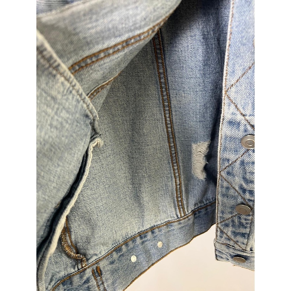 Time and Tru Denim Jacket Womens S Light Wash Excellent Distressed Trucker - Picture 15 of 16